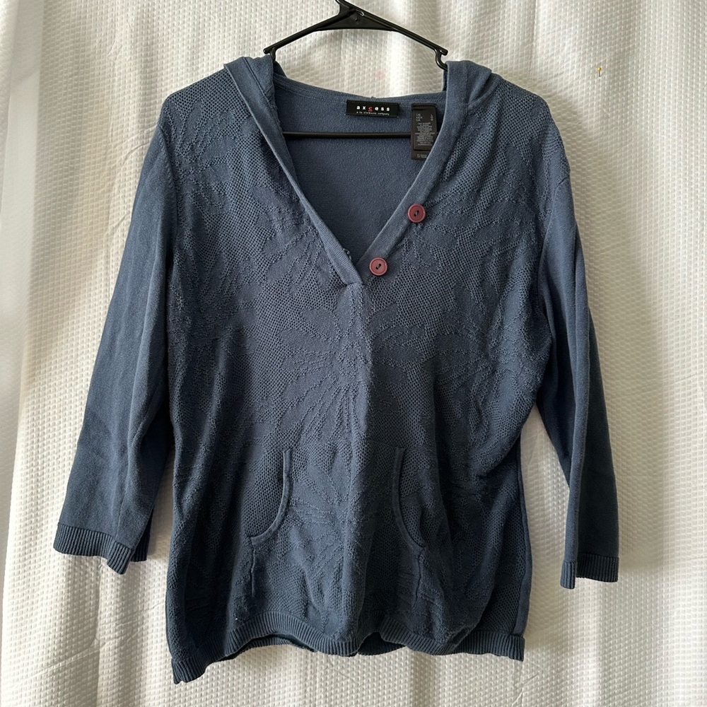Textured sweater design-hooded